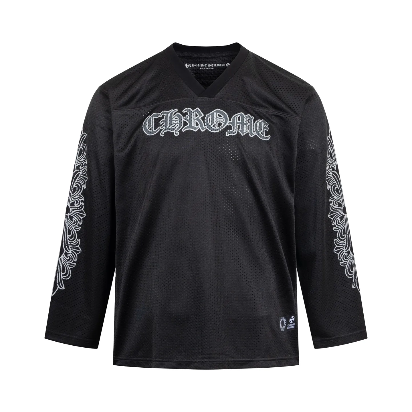 🅿️380 [Exclusive supply] CH Crow Heart Sanskrit Mesh Hockey Long Sleeve. The original version was purchased for 15,989 and developed. The fabric is made of custom weaving and dyeing technology. It is made of selected black mesh fabric, showing a unique sports style. The fabric has been specially treated to provide excellent breathability and comfort while maintaining a crisp and structured appearance. The double-layer design structure enhances the overall texture and makes the wearing experience more three-dimensional and full. The brand's iconic patterns are printed in many places, and high-precision printing technology is used to ensure that the patterns are clear and sharp. The silver printing has a glitter effect, showing charming luster changes under different lights. All printings undergo strict color difference control to ensure accurate color reproduction. The silver-plated pattern design on the sleeve arms is particularly eye-catching, showing the brand's consistent dark luxury style. In terms of details, the latest custom-woven labels are used, and the workmanship is exquisite. The overall shape is designed for both men and women, with both fashion and practicality. This T-shirt perfectly combines sports elements with high fashion craftsmanship, making it the brand's iconic street style item. Size:S/M/L